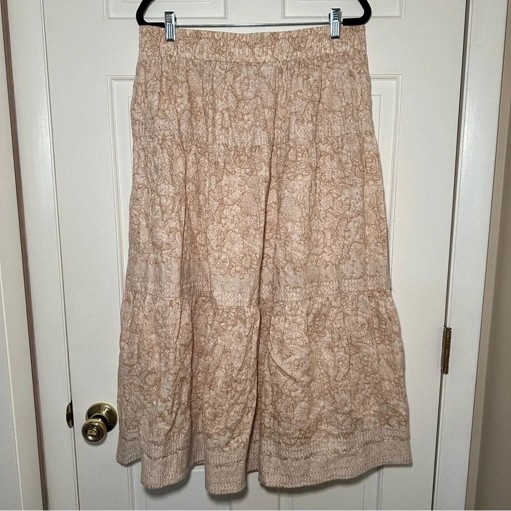 Magaschoni Elegant Cream Floral Skirt with Lace Detail Size L